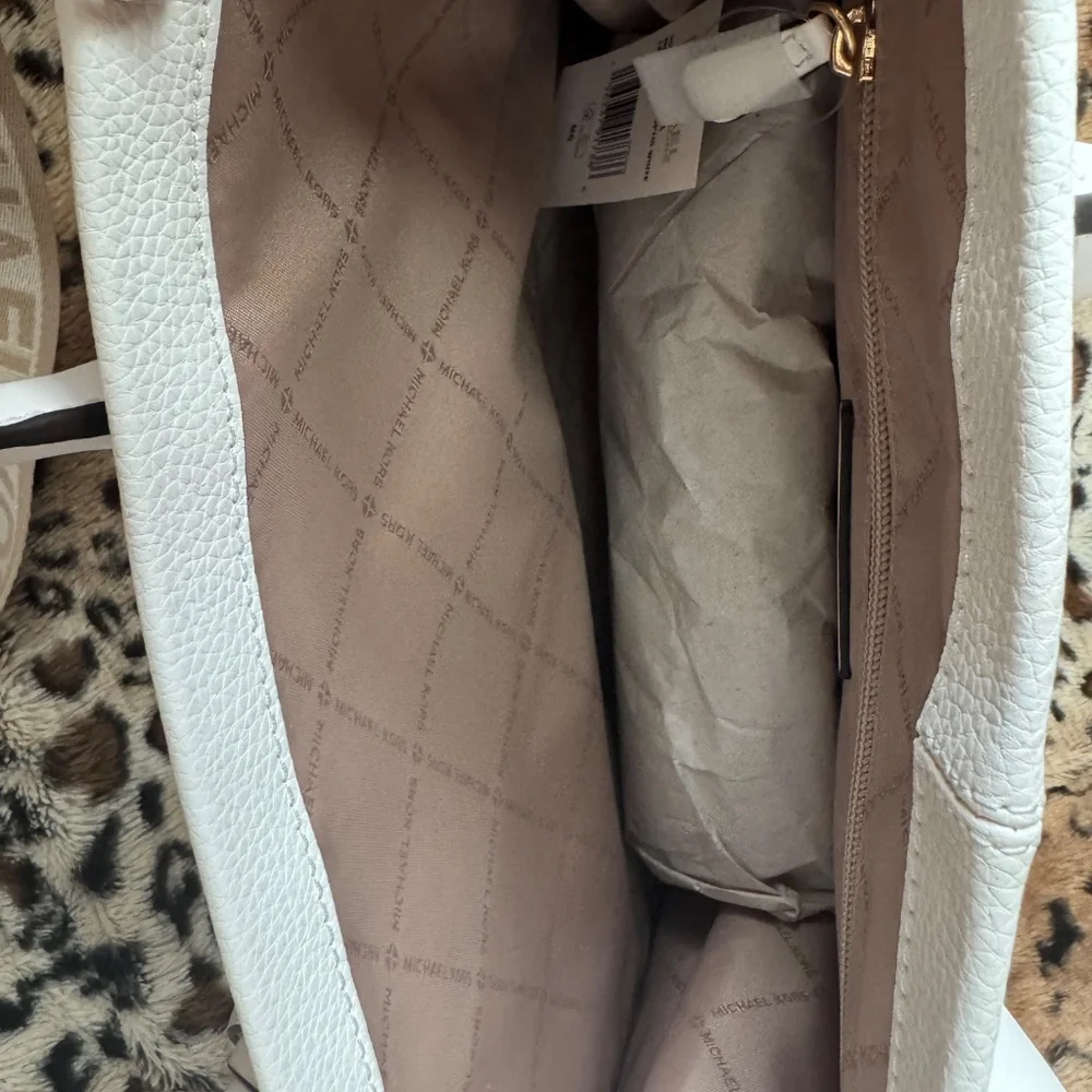 White MICHAEL KORS Mirella Medium Shopper Tote w/ matching wallet - NWT - Picture 4 of 7